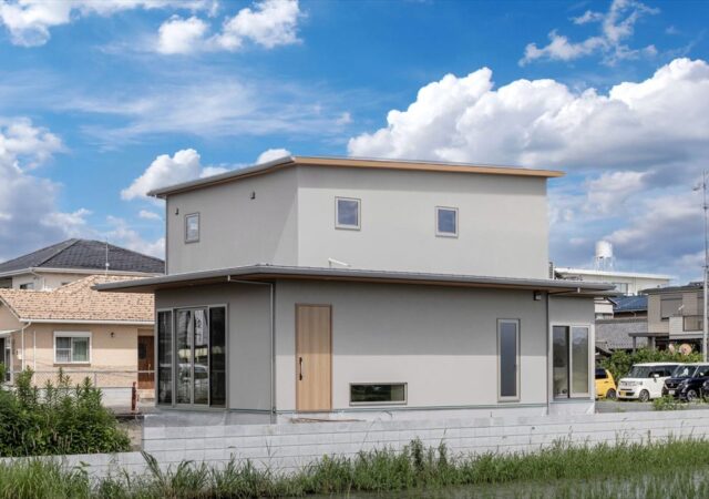 木と光に包まれるシンプルな暮らし